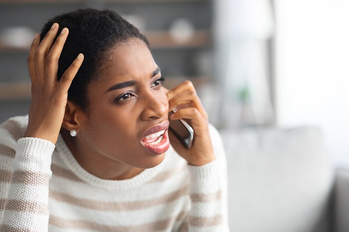 Une personne au téléphone avec Pôle Emploi